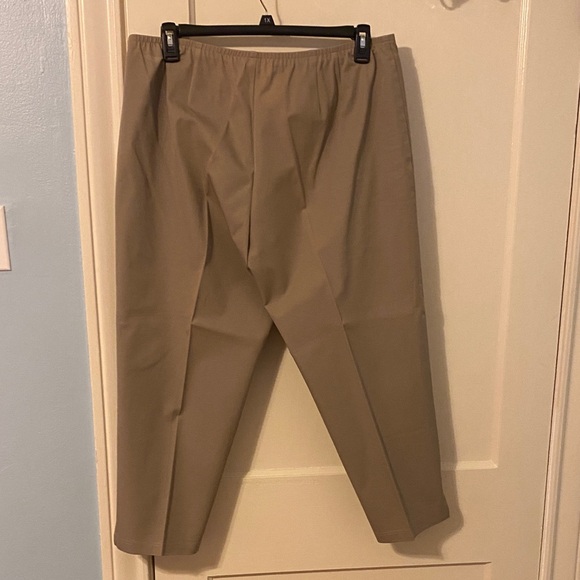 Eileen Fisher Women’s Khaki Capris - Picture 3 of 3
